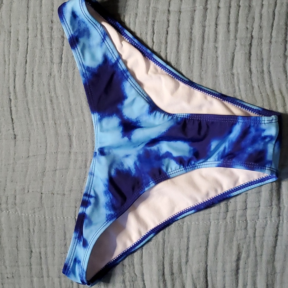 Swimsuit - Picture 4 of 4